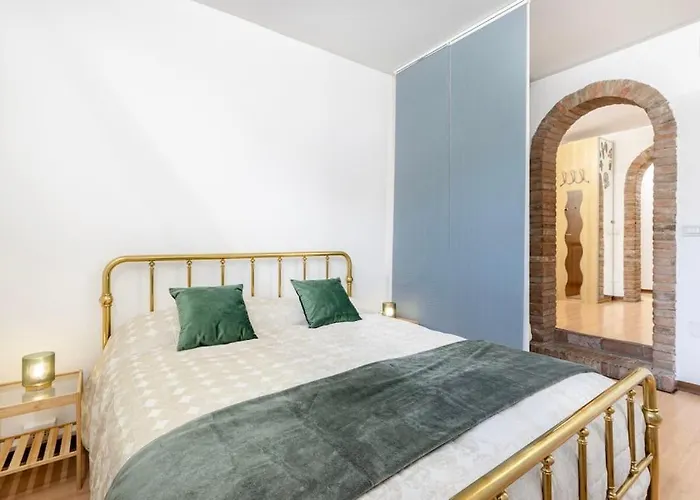 Heaven Near Ferrari's - Train Station Μόντενα